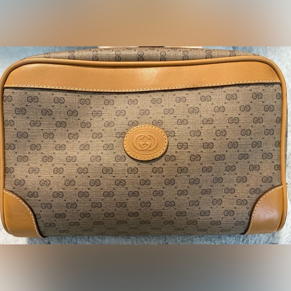 GUCCI Pouch w COA